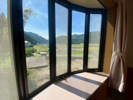 田園風景の見える窓