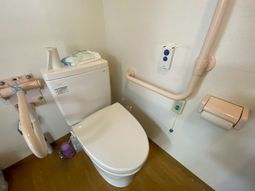 安全な設計のトイレ