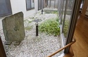自然光が入る中庭
