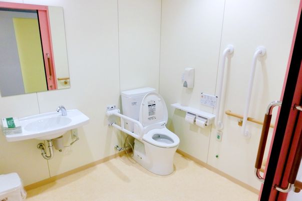 安全な設備のトイレ
