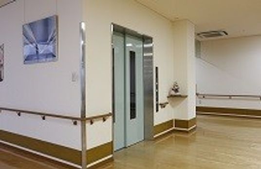 エレベーターのある廊下