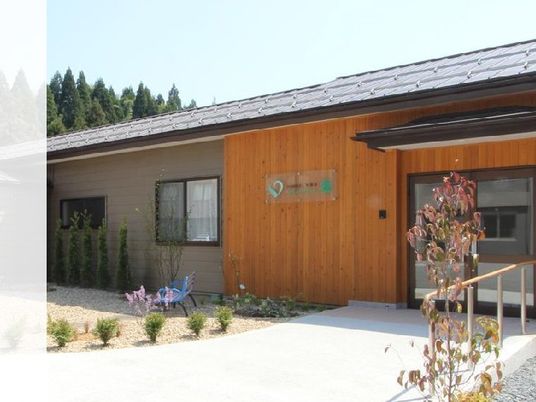 木目調の建物外観  