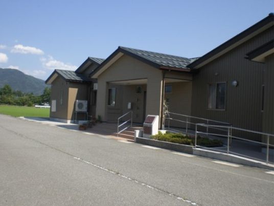 平屋建ての建物外観