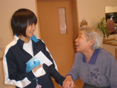 笑顔の対話シーン