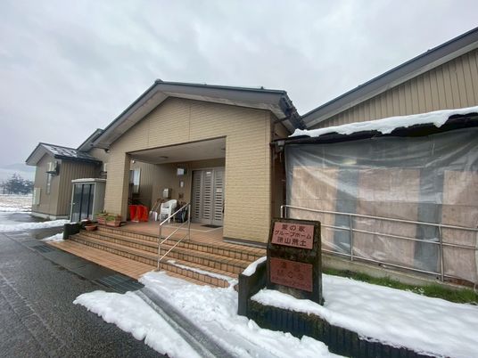 雪の日の外観