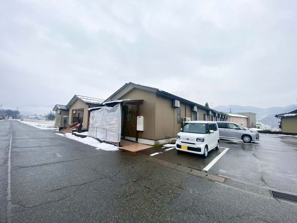 落ち着いた平屋の建物