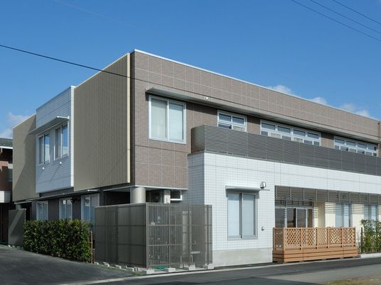 モダンな建物外観  