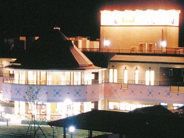 夜間の建物外観 外観 夜景が美しい落ち着いた建物です。夜間も雰囲気が溢れ、リラックスした就業環境です。