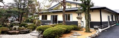静かな庭の外観