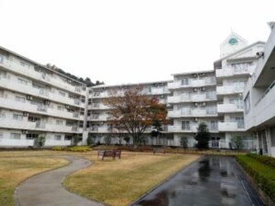 中庭のある建物外観  