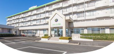 明るく広い施設のエントランス