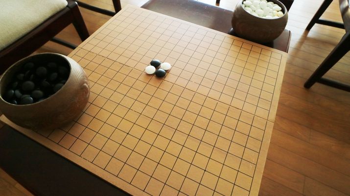 囲碁盤がある居室