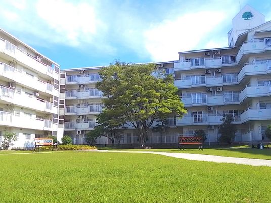 中庭のある建物外観