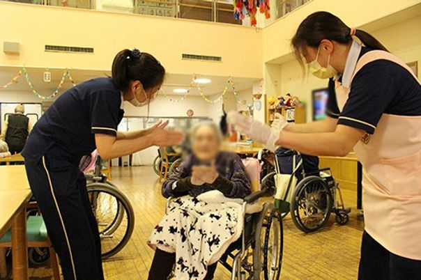 笑顔のケア現場