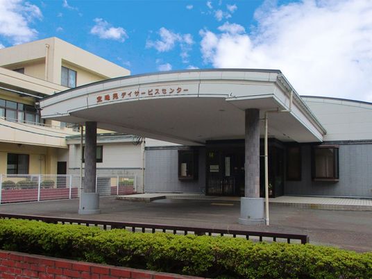 施設の正面玄関  