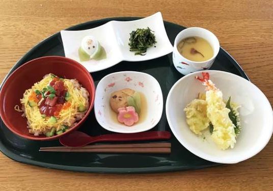 色とりどりの料理