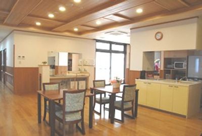 広々としたダイニングルーム