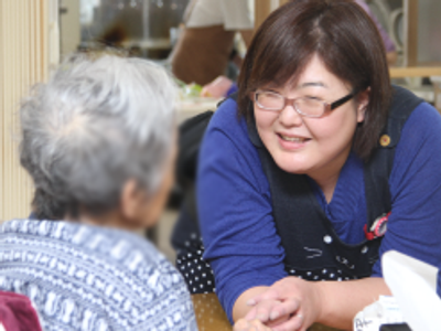 スタッフとの会話場面