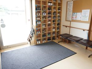 明るい玄関の下足棚  