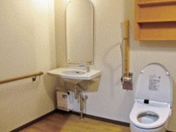 バリアフリー設計のトイレ