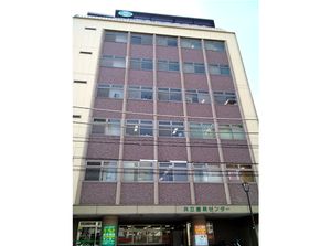 大きな建物外観