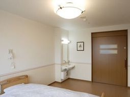 明るい居室の一角