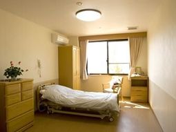 明るい居室の様子