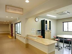 サービスカウンターのある廊下