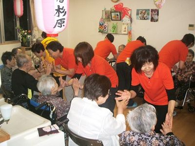 楽しげな宴会の風景