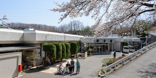 桜咲く外観