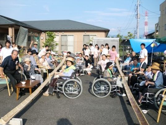 屋外イベントの参加者集合