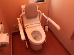 手すり付きトイレ設備