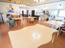 広々とした明るいリビング