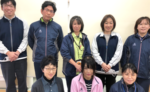 笑顔のスタッフと利用者
