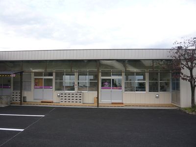 広々とした建物の外観