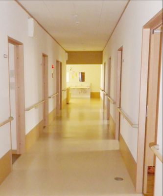 長い廊下が続く空間