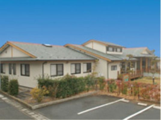 広々とした施設の外観
