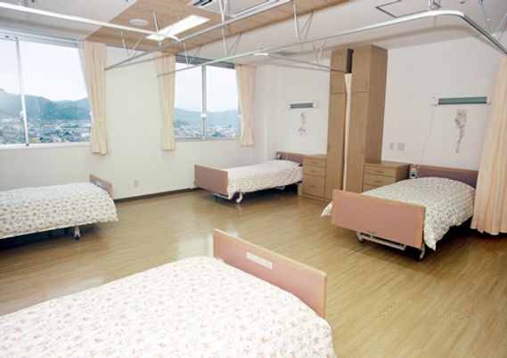 窓からの自然光、居室