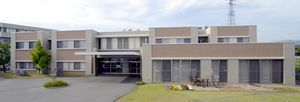 広い庭付き建物
