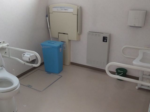 手すり付きトイレ  