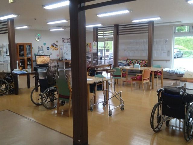 車椅子のある食堂