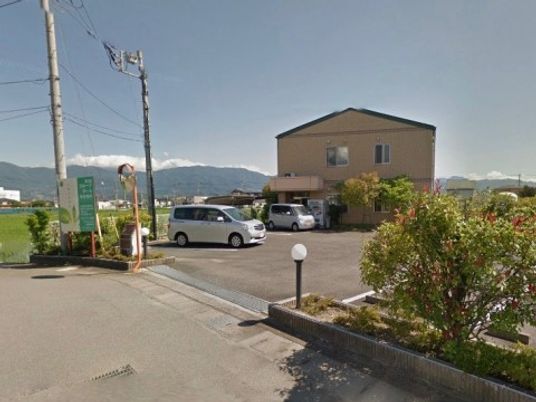 緑溢れる施設外観