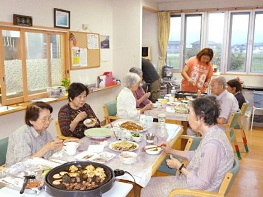 共食する人々の場