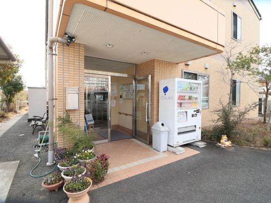エントランス付近の外観