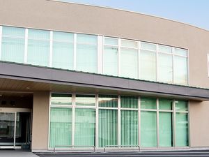 明るい外観の建物外観  