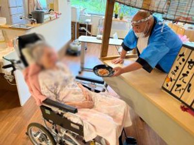 スタッフと利用者の交流の様子