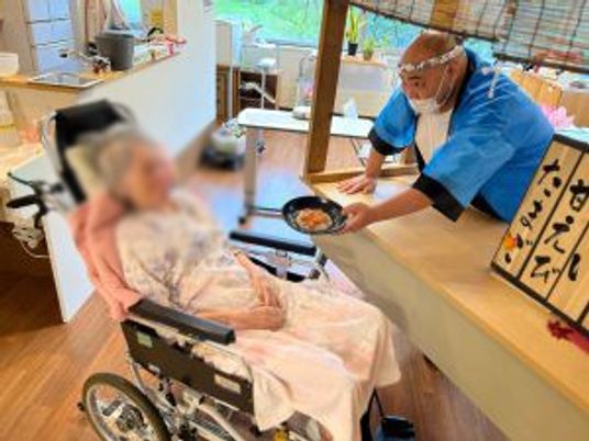 スタッフと利用者の交流の様子