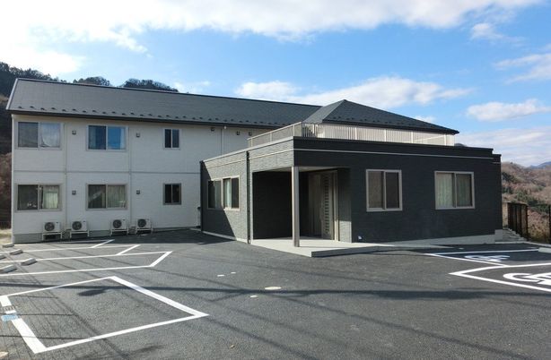 モダンな外観の建物  