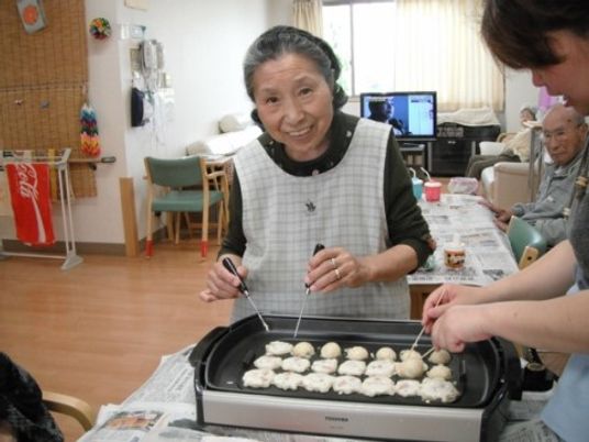 手作り料理の居室風景