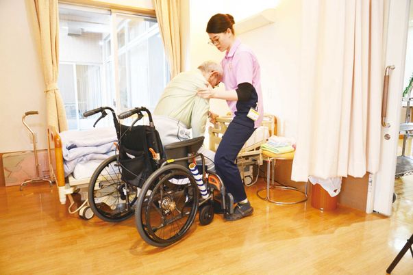 職員が介助する居室